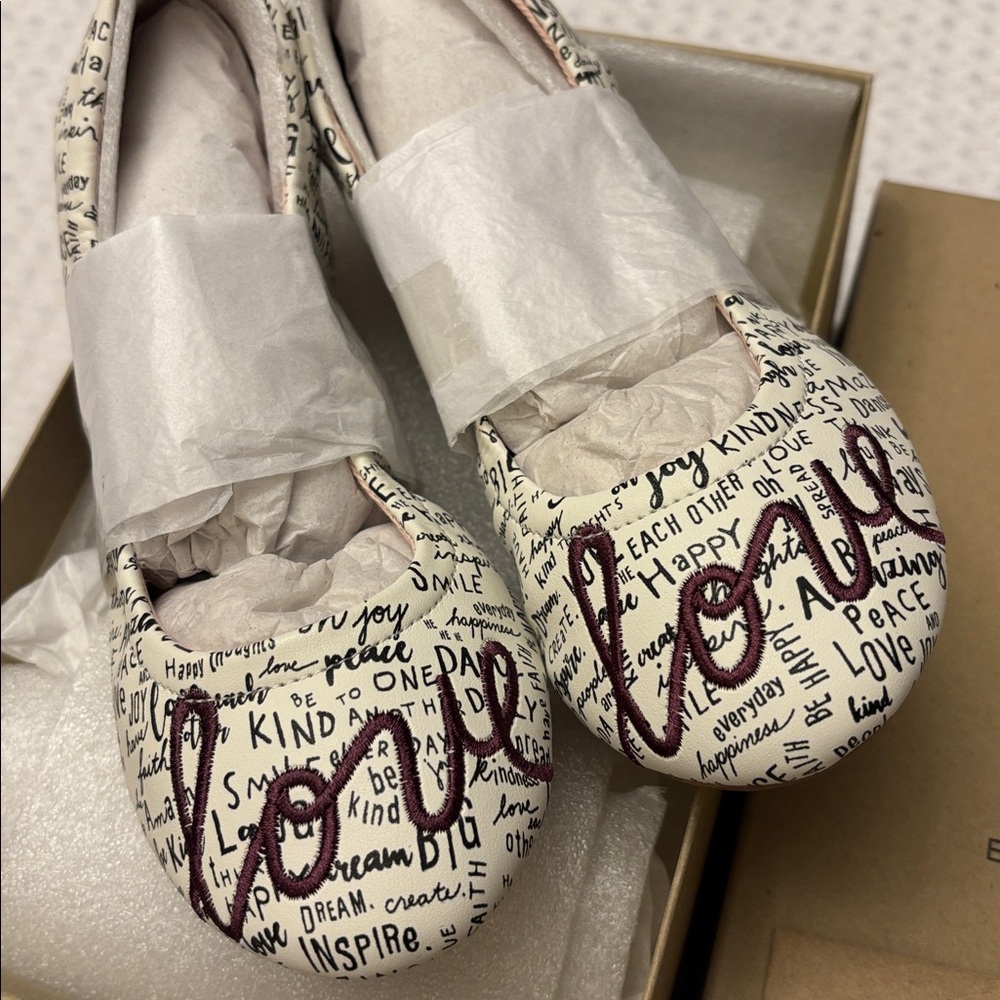 NEW! ED Ellen DeGeneres Langlee Size 13.5M White Black Mauve 'Love' Ballet Flats